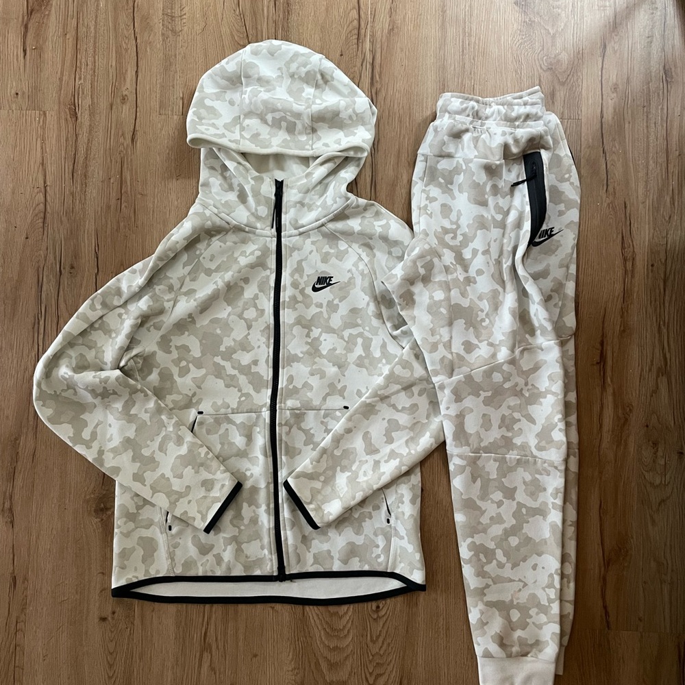 Nike Cream and White Camo Set